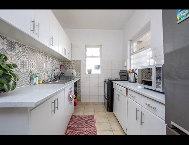 2 BEDROOM APARTMENT FOR SALE IN WYNBERG UPPER